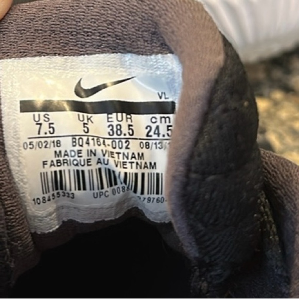 Nike Women's Alpha Huarache Turf 7.5 - Picture 3 of 5